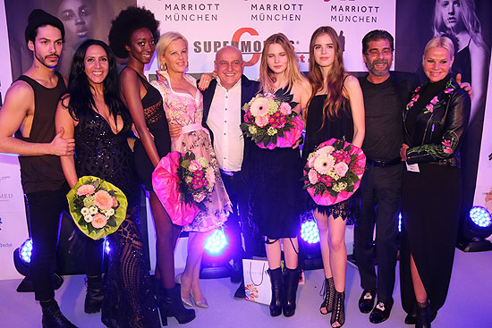 Die Finalistinnen des Supermodel by V. Kern Contests in München am 06.02.2016 (©Foto: Martin Schmitz)